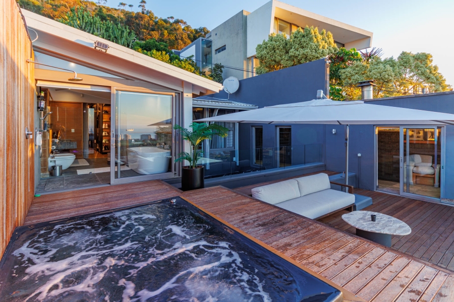 4 Bedroom Property for Sale in Green Point Western Cape